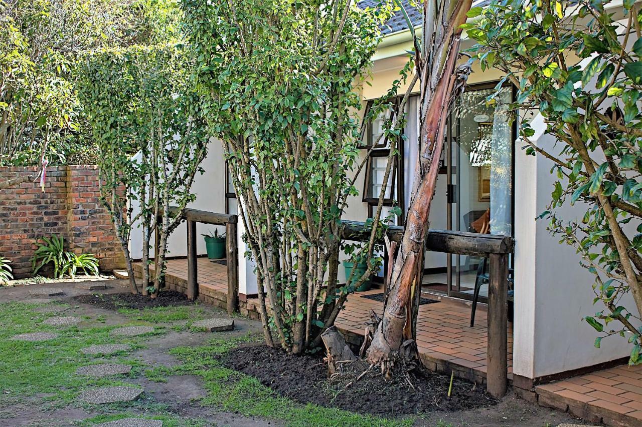 Crowned Crane Hotel Gonubie Eksteriør billede